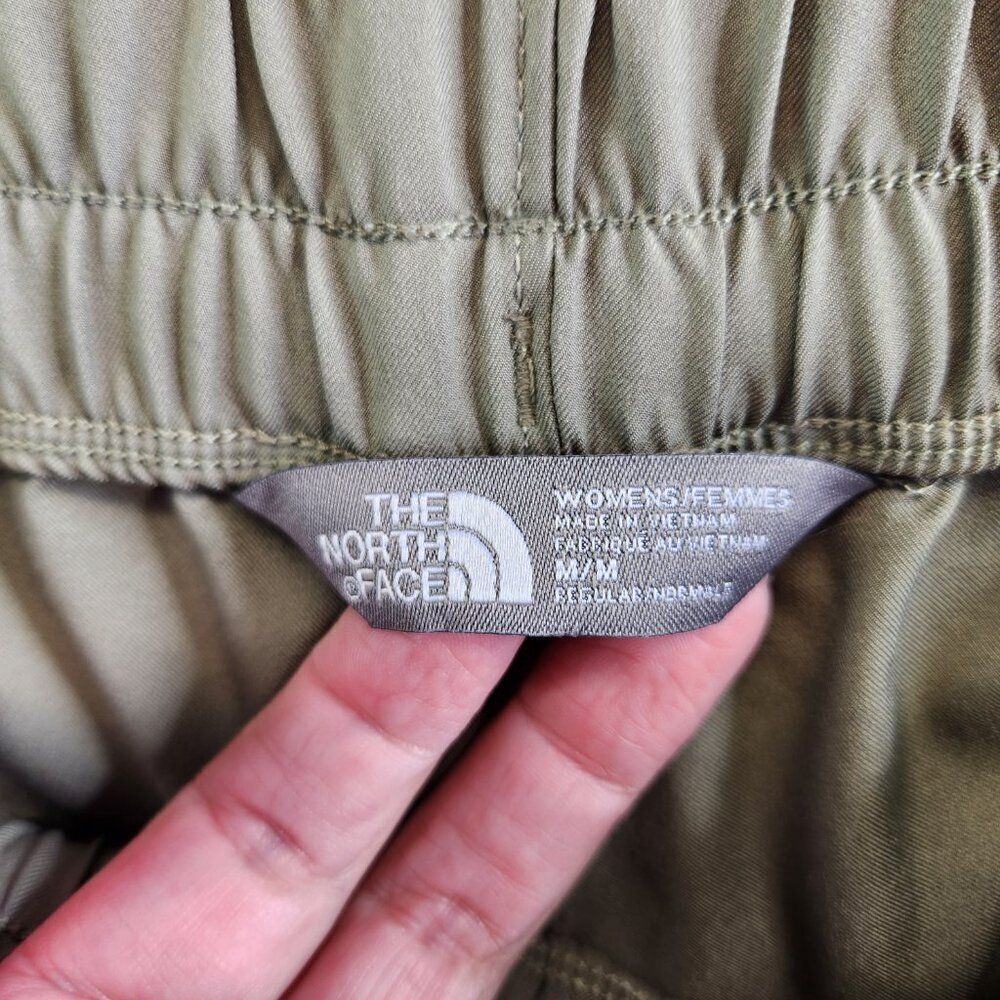 The North Face Shorts Womens M Green Class V Hiking Trails Trekking Climbing - Picture 10 of 15